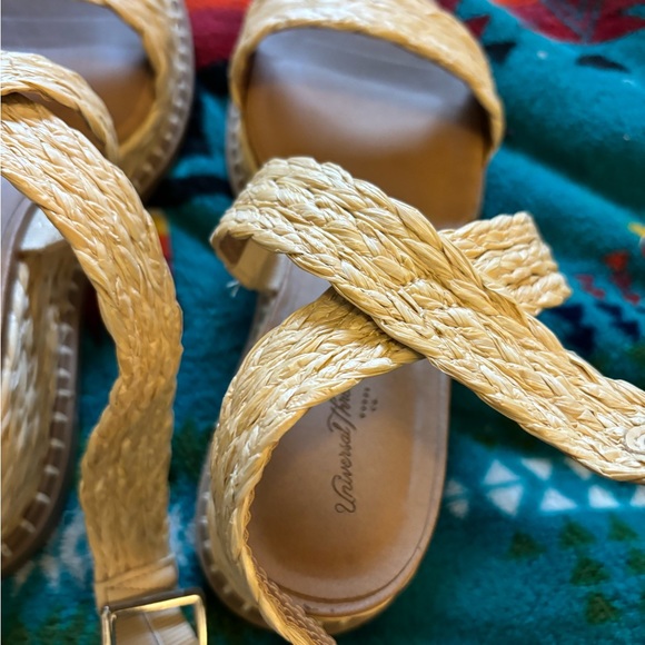Universal Threads Platform Sandals - Picture 2 of 4